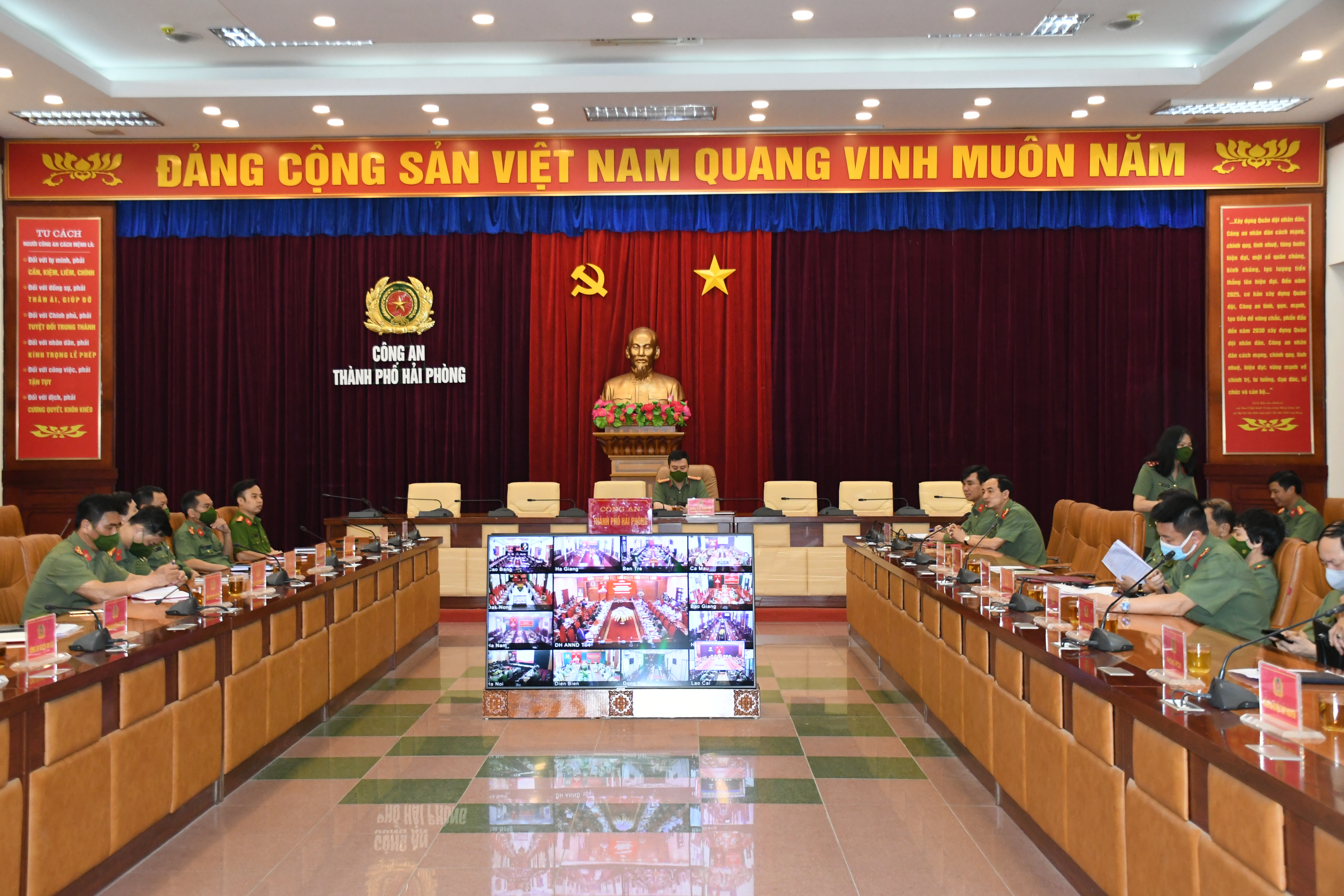 Hội thảo bình luận khoa học sách 